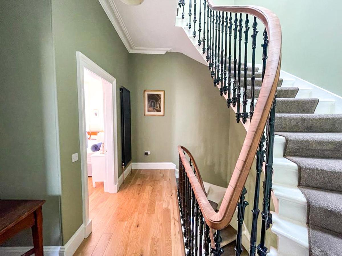 Remarkable 5Br Townhouse With Garden, Sleeps 12 EDI Kültér fotó