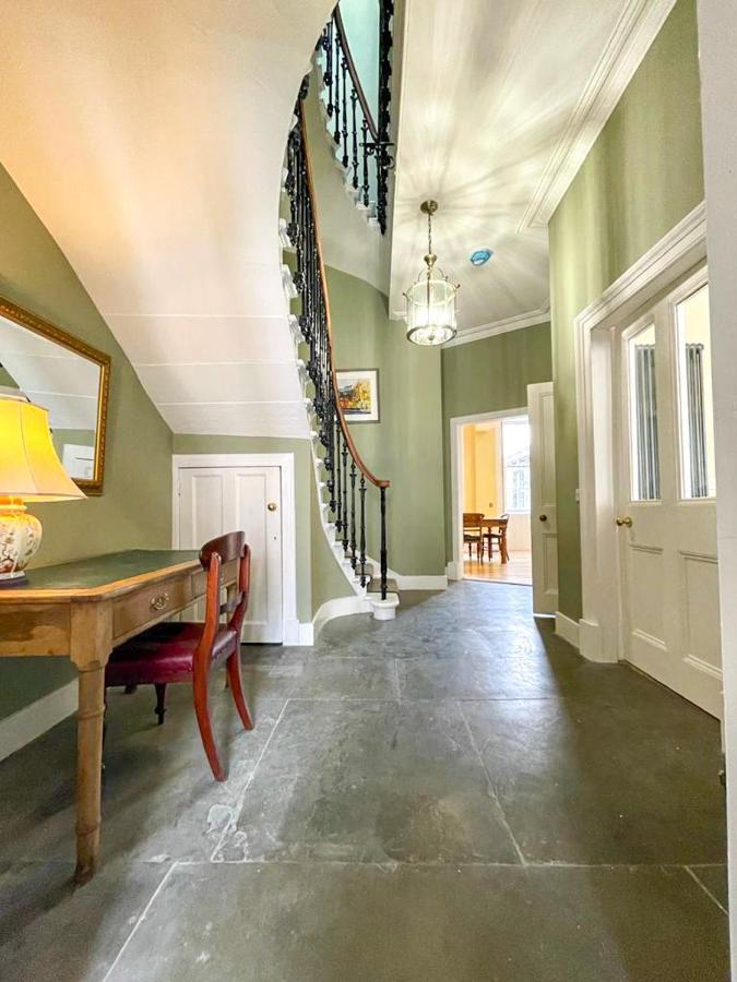 Remarkable 5Br Townhouse With Garden, Sleeps 12 EDI Kültér fotó