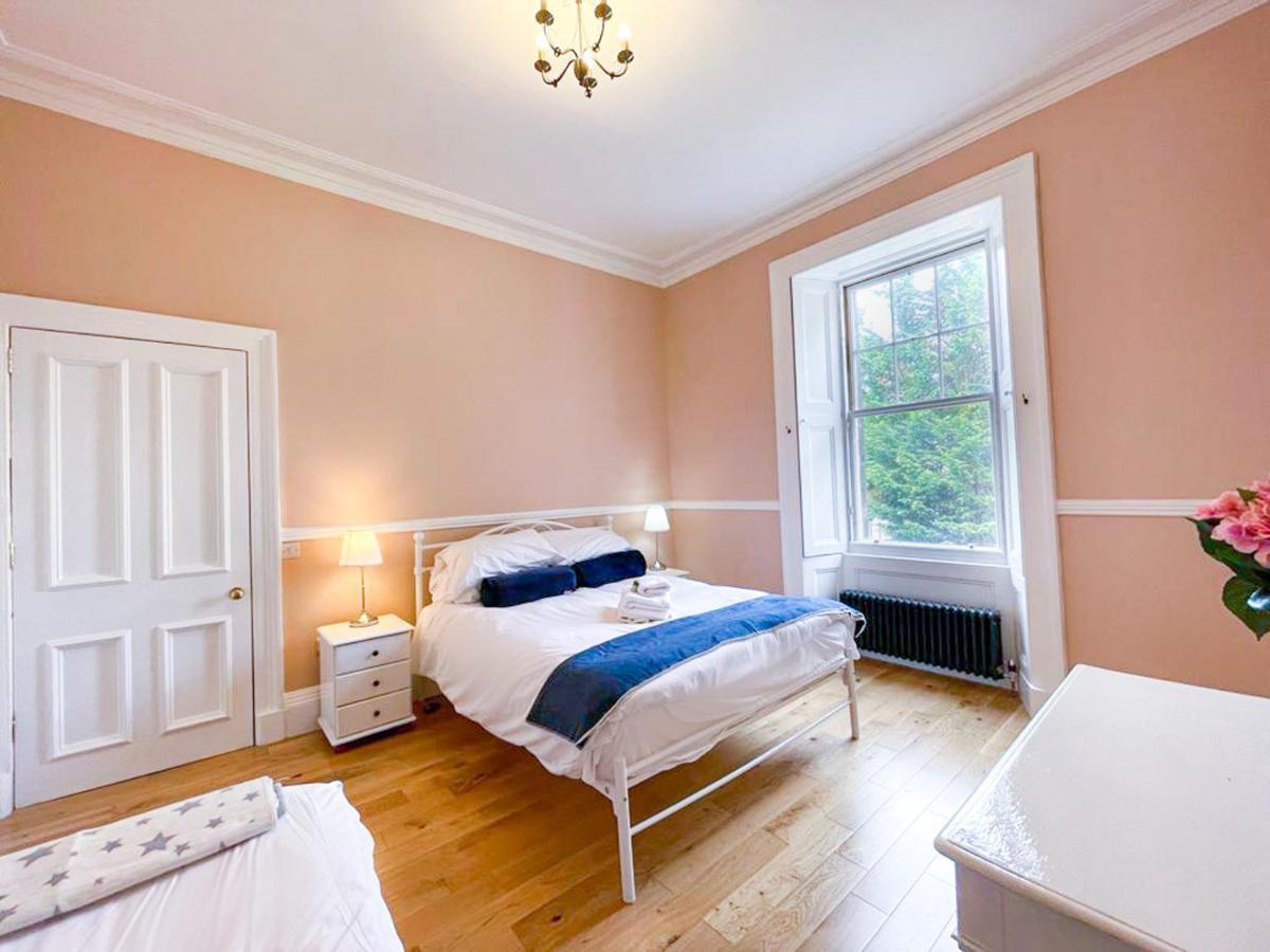 Remarkable 5Br Townhouse With Garden, Sleeps 12 EDI Kültér fotó