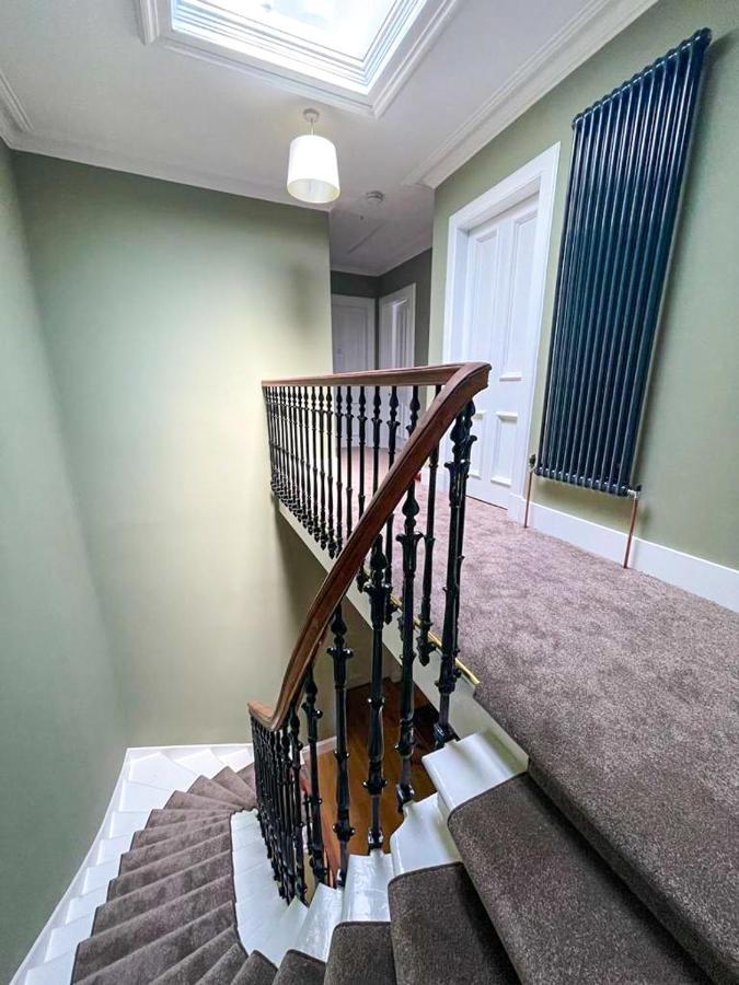Remarkable 5Br Townhouse With Garden, Sleeps 12 EDI Kültér fotó