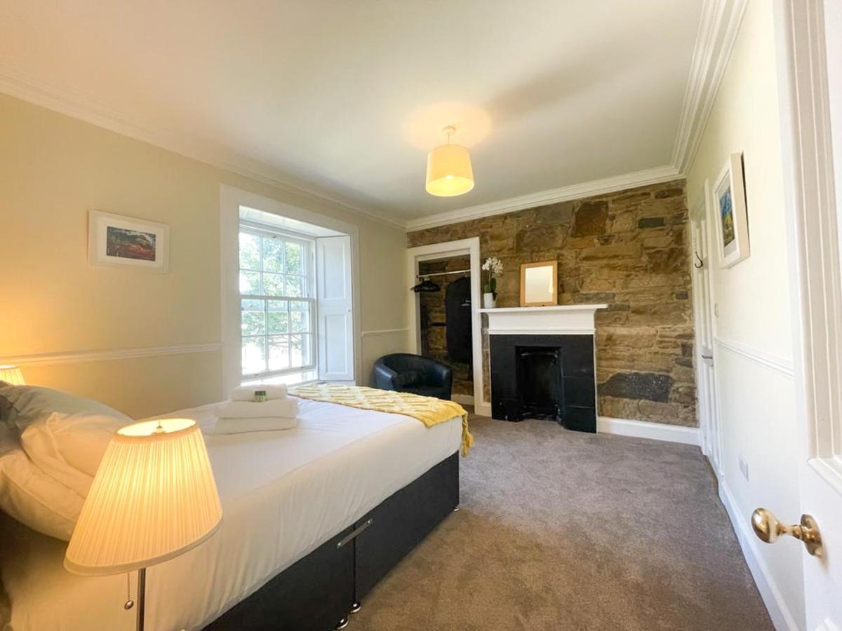 Remarkable 5Br Townhouse With Garden, Sleeps 12 EDI Kültér fotó