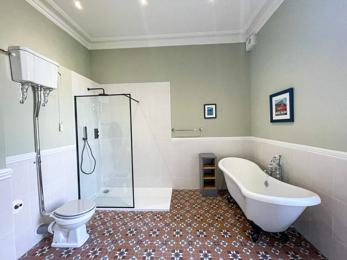 Remarkable 5Br Townhouse With Garden, Sleeps 12 EDI Kültér fotó