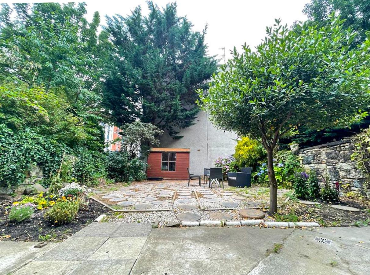Remarkable 5Br Townhouse With Garden, Sleeps 12 EDI Kültér fotó